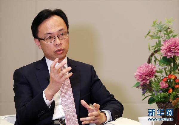 香港特區政府政制及內地事務局局長聶德權接受記者採訪C新華社