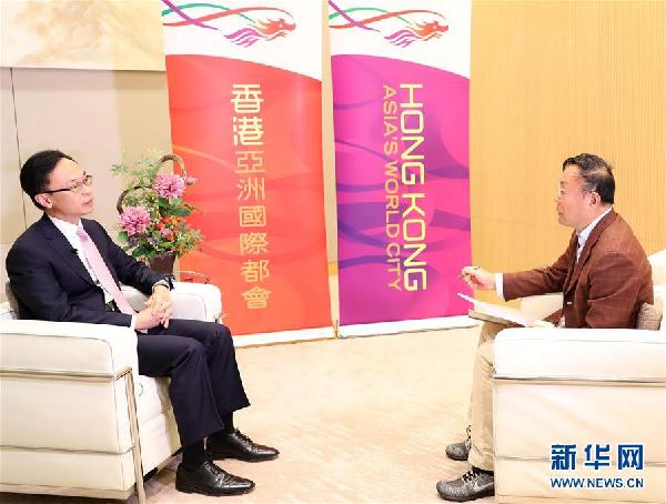 香港特區政府政制及內地事務局局長聶德權接受記者採訪C新華社