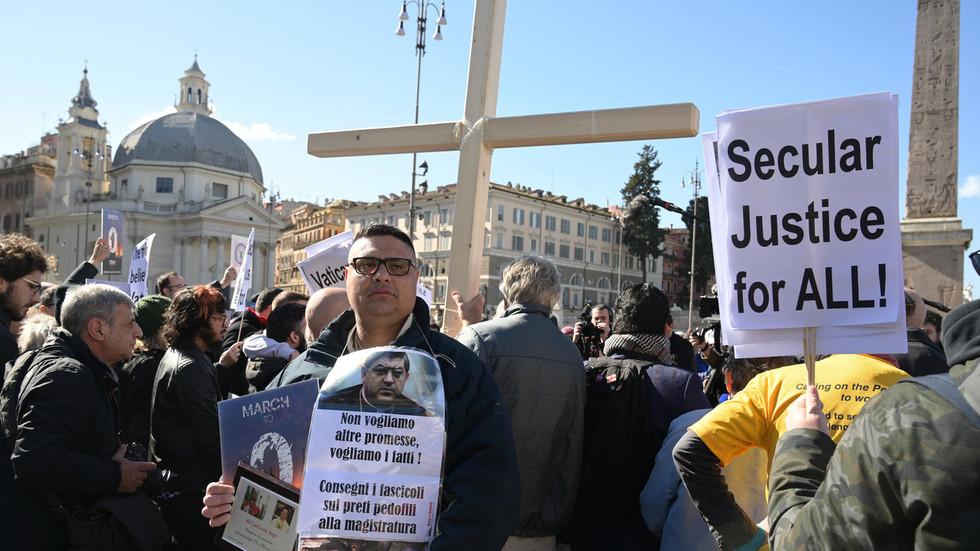 u結束神職人員虐待v組織人士於2019年2月23日在梵蒂岡舉行抗議活動C(圖G法新社)