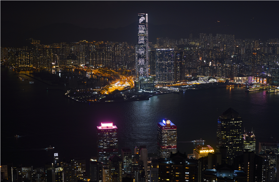 港去年經濟增長3% 2018/19年度盈餘587億元C圖為香港維港夜景]中新社資料圖片^