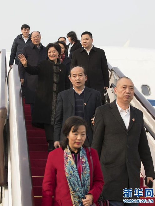 3月1日A來自四川省的全國政協委員抵達北京A出席全國政協十三屆二次會議C 來源G新華網