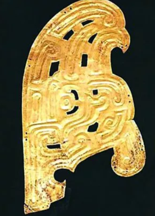 金飾片G2015年A32件秦國早期墓葬流失的金飾片文物歷經10年回歸故土C