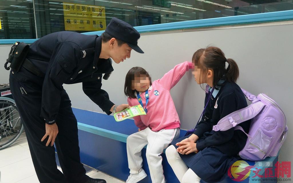 跨境學童丟失證件 深圳邊檢民警助力通關 記者何花攝