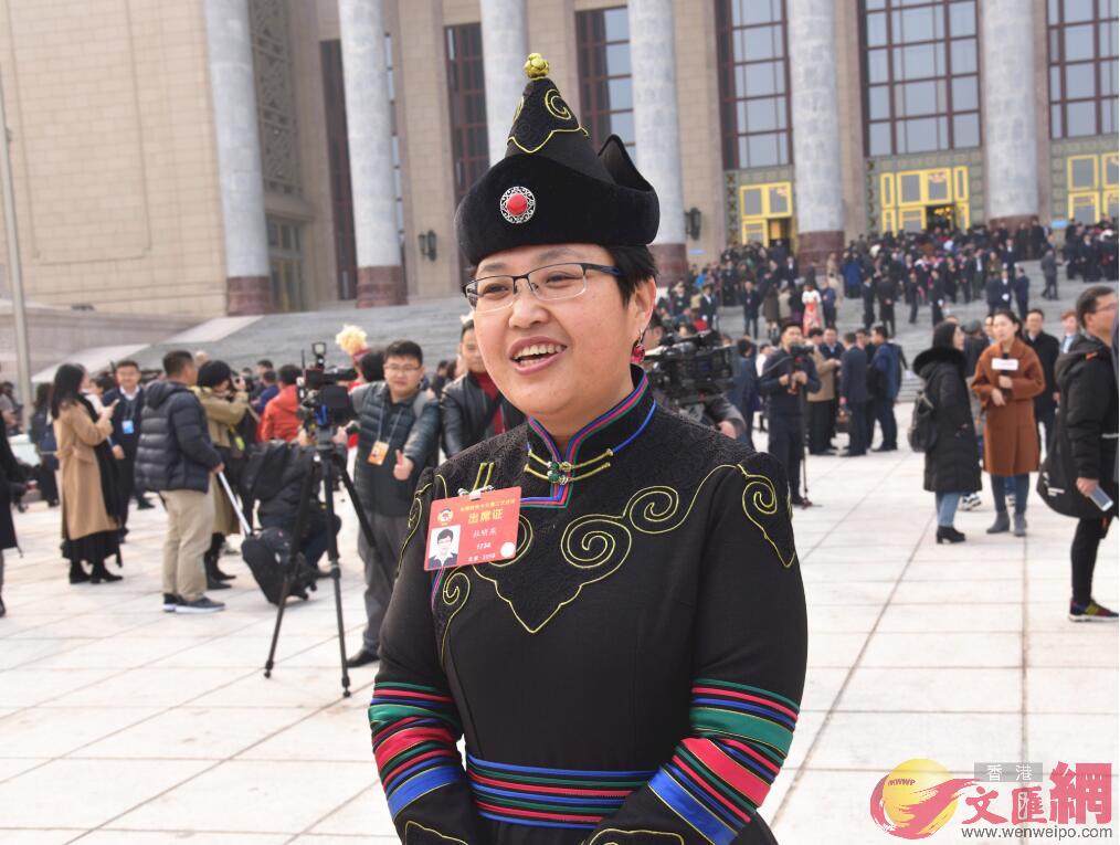 全國政協委員杜明燕接受本網記者採訪(記者 李陽波 攝) 全國政協委員杜明燕接受本網記者採訪(記者 李陽波 攝)