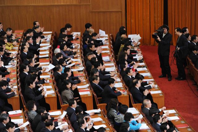 2010年3月A十一屆全國人大三次會議A表決通過了關於修改選舉法的決定A規定按城鄉人口比分配代表名額C