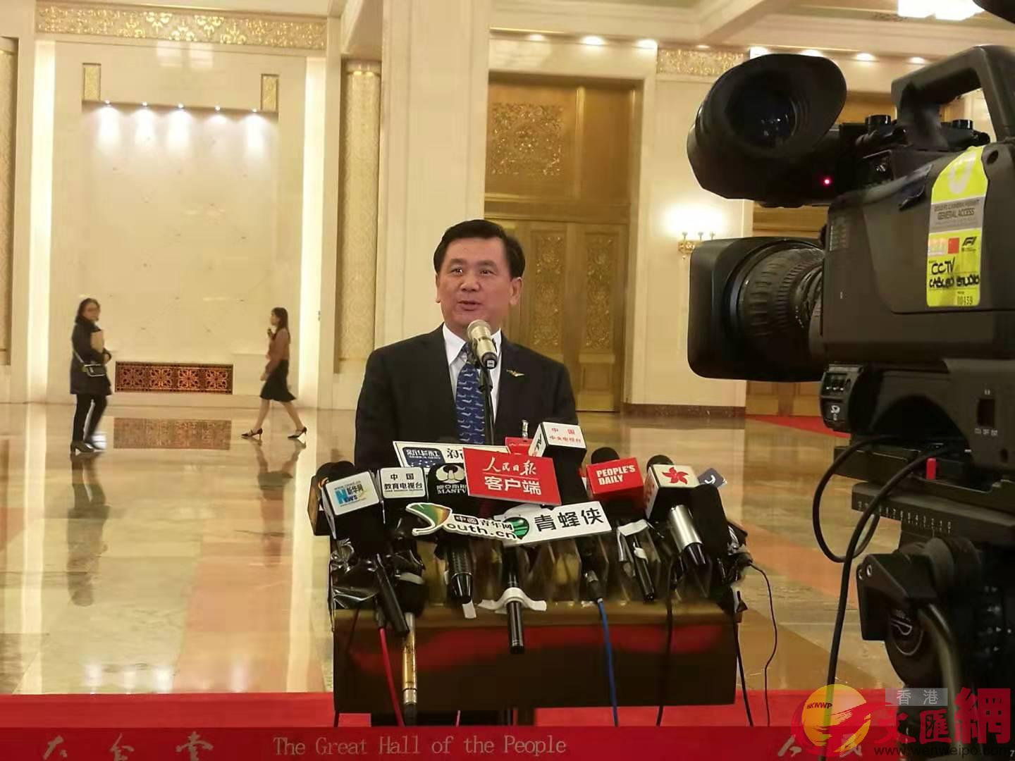 中國民航局局長馮正霖是今年在部長通道首個發言的部長C大公文匯全媒體記者 張帥 攝