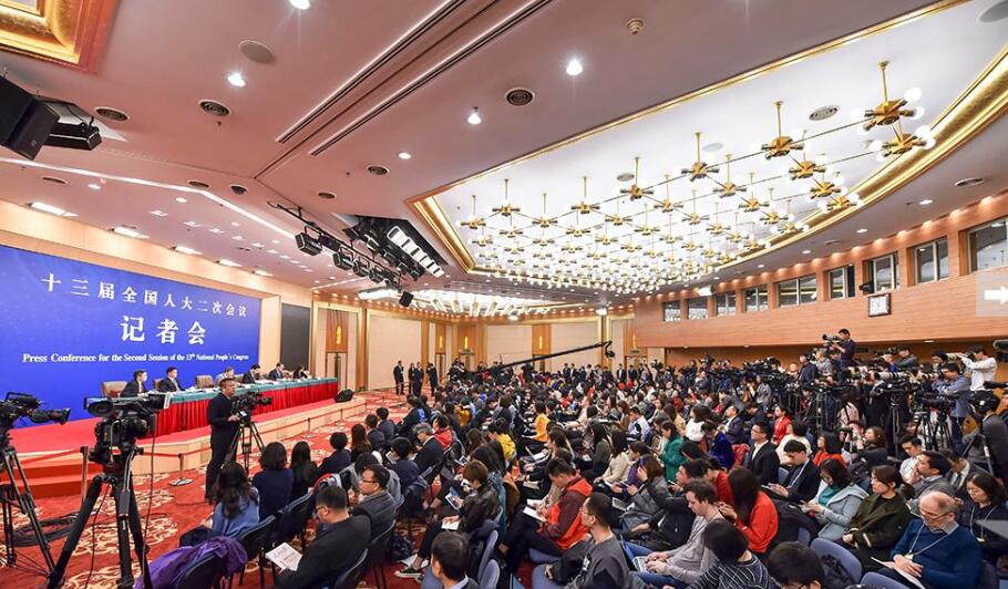 中國人民銀行行長易綱�A副行長陳雨露�A副行長�B國家外匯管理局局長潘功勝�A副行長范一飛就�u金融改革與發展�v相關問題回答中外記者提問