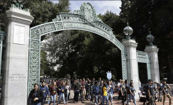 加州大學深受部分家長與學生歡迎]美聯社資料圖^