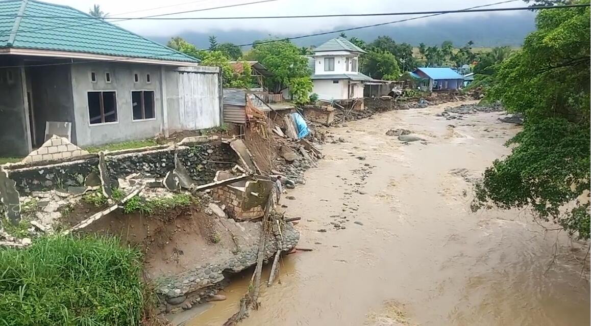 印尼東部巴布亞省當地時間16日起遭受暴雨侵襲(路透社)
