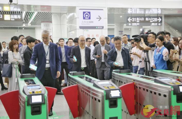 深圳地鐵乘車碼接入區塊鏈電子發票(黃仰鵬攝)