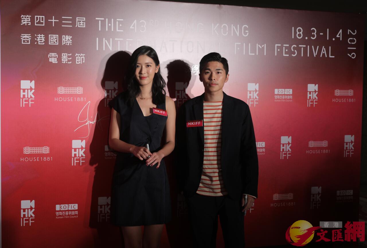 香港國際電影節青年大使余香凝(左)及游學修]全媒體記者 麥鈞傑 攝^