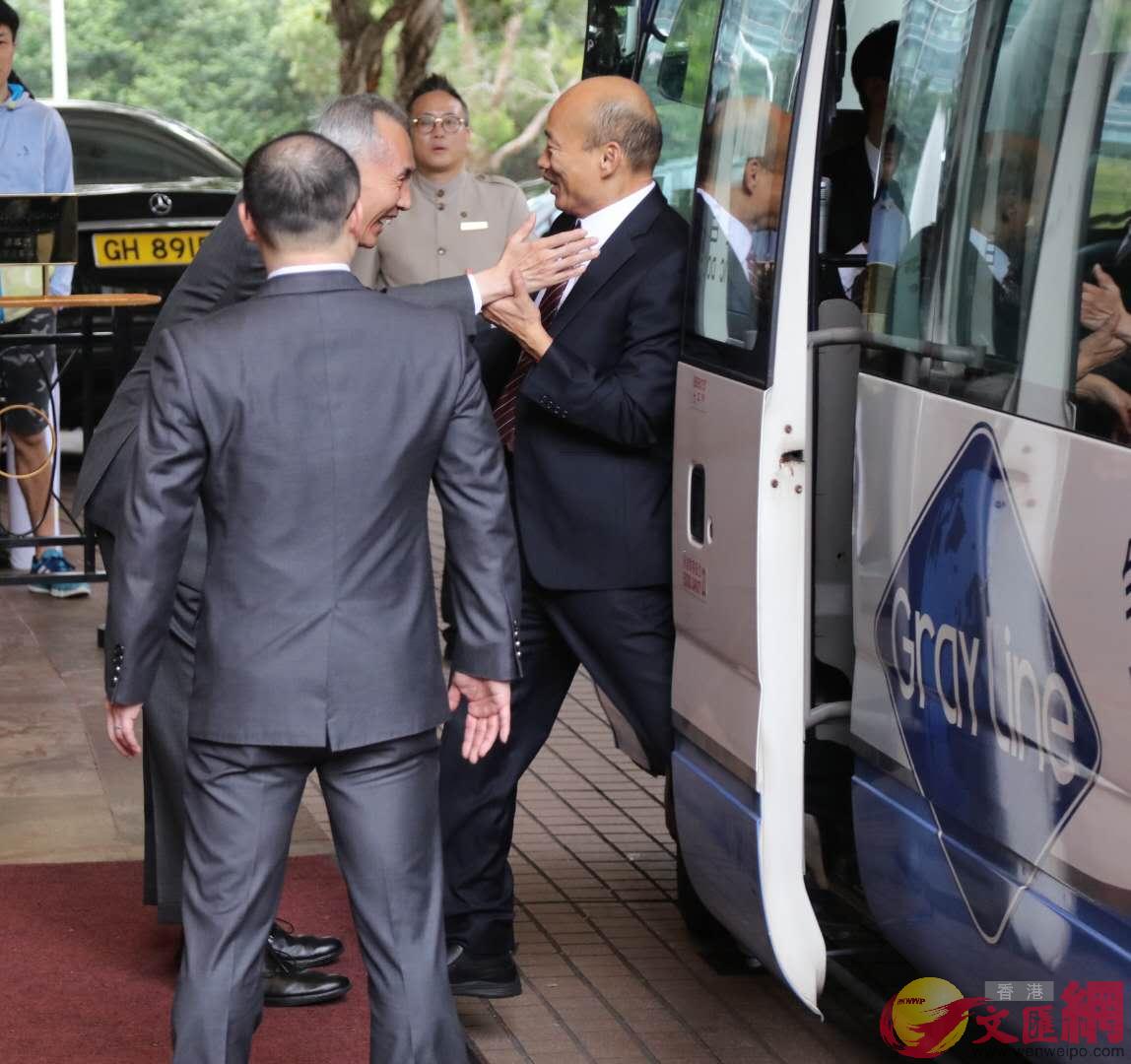信和集團主席黃志祥在酒店大堂門口親自迎接韓國瑜(大公文匯全媒體記者林少權攝)
