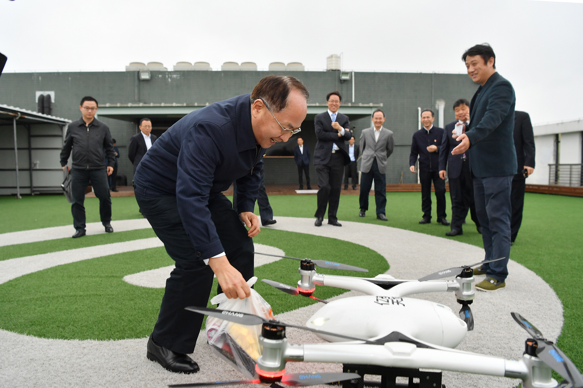 3月23日A在廣州億航智能技術有限公司體驗無人機配送C