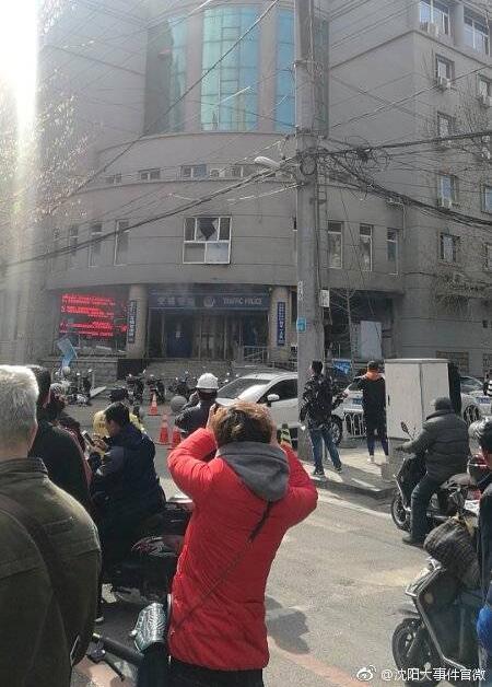 28日13時50分許A瀋陽市公安局交通警察局和平一大隊發生一起縱火爆炸襲警案C