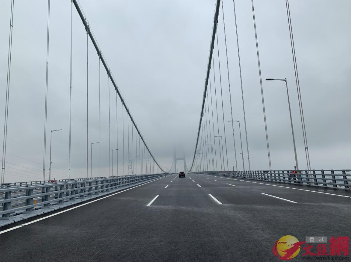4月1日大霧中的南沙大橋整裝待發C]方俊明攝^