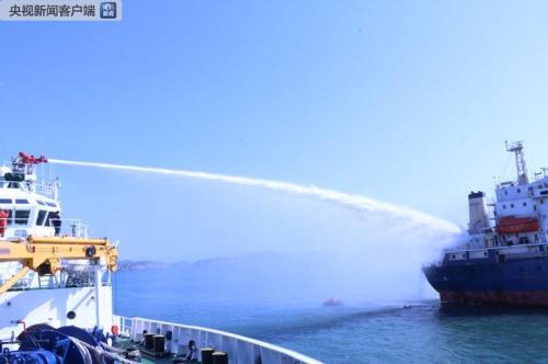 長江口錨地一貨船失火 15人獲救2人死亡