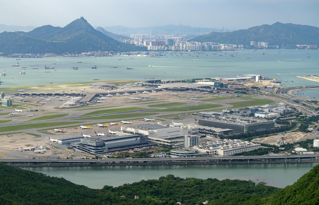 陳茂波表示未來大嶼山要以建設u機場城市v為目標C圖為香港國際機場C(圖G中新社)