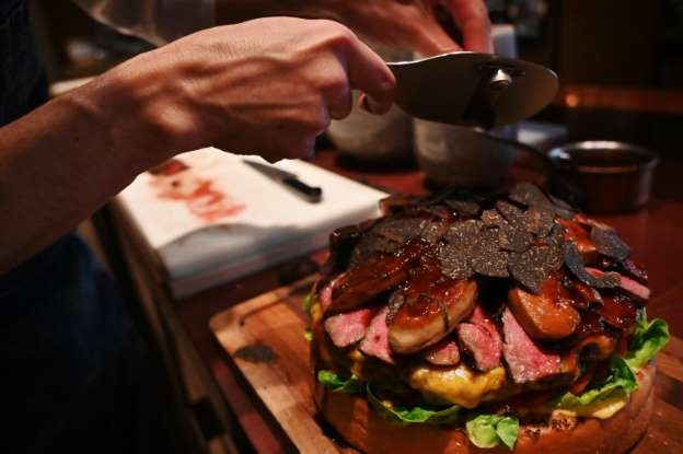 慶進入u令和v時代 日本一家餐廳推出25厘米超大和牛漢堡C