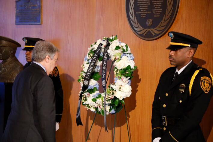 聯合國秘書長古特雷斯為埃航事故中遇難的聯合國工作人員默哀C新華社