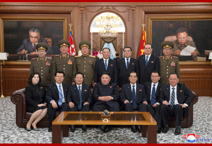 金正恩同朝鮮新一屆黨和國家領導機構成員合影留念