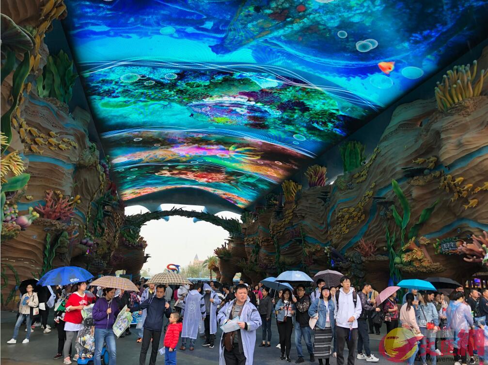 相比香港海洋公園近年年客量不足600萬人次A長隆國際海洋度假區一期開業4年多來年均客量超1000萬人次(方俊明 攝)