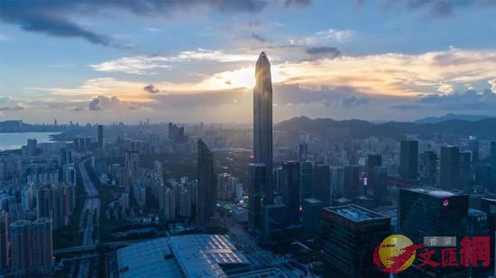 近600米高的深圳平安金融中心獲u世界最高辦公建築v權威認證C]記者毛麗娟攝^