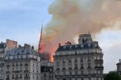 巴黎聖母院起火 大教堂尖頂全部焚毀
