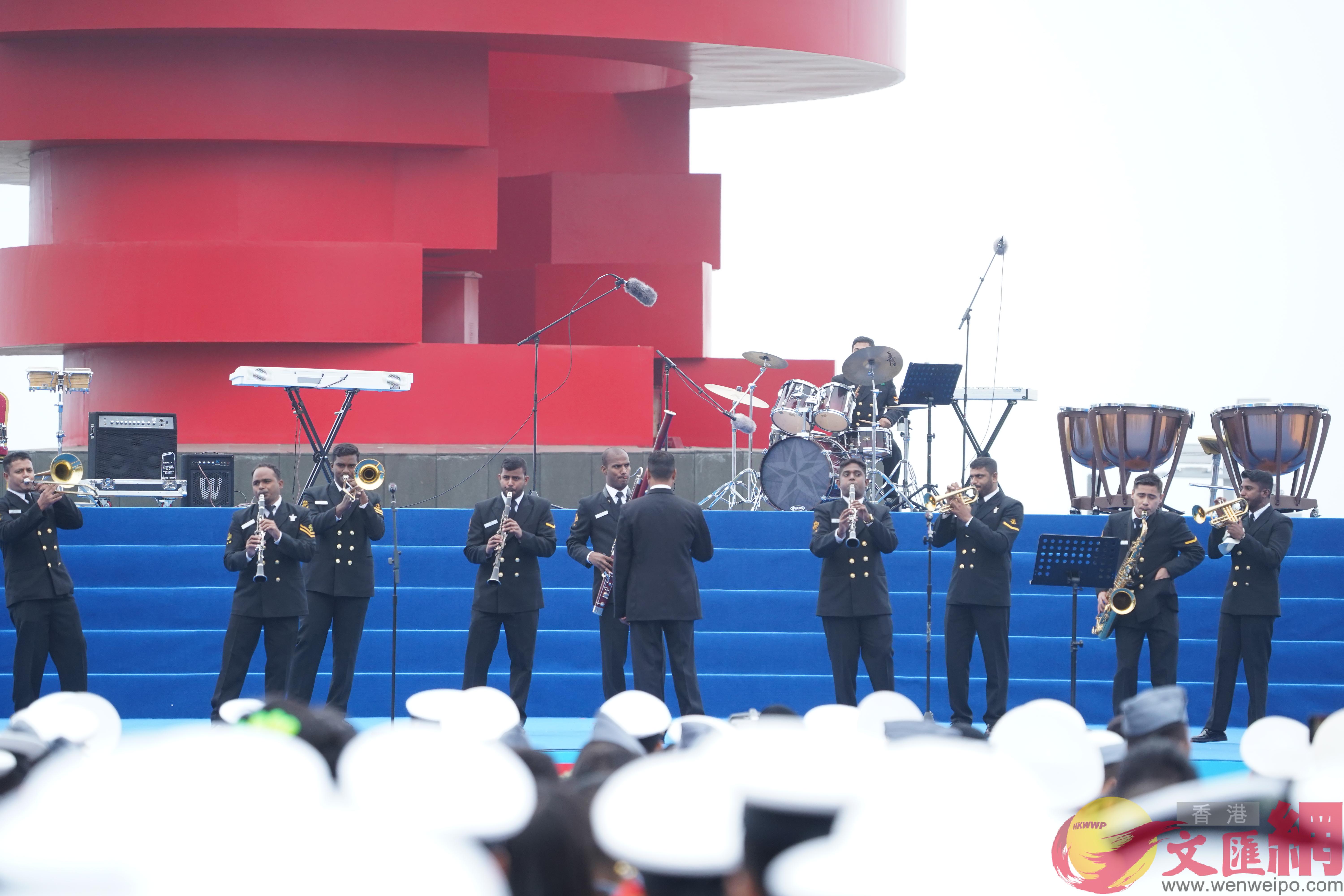 來自泰國B越南B孟加拉B印度4國海軍軍樂隊逐一登台演奏經典曲目]全媒體記者胡臥龍B劉洋攝^ 