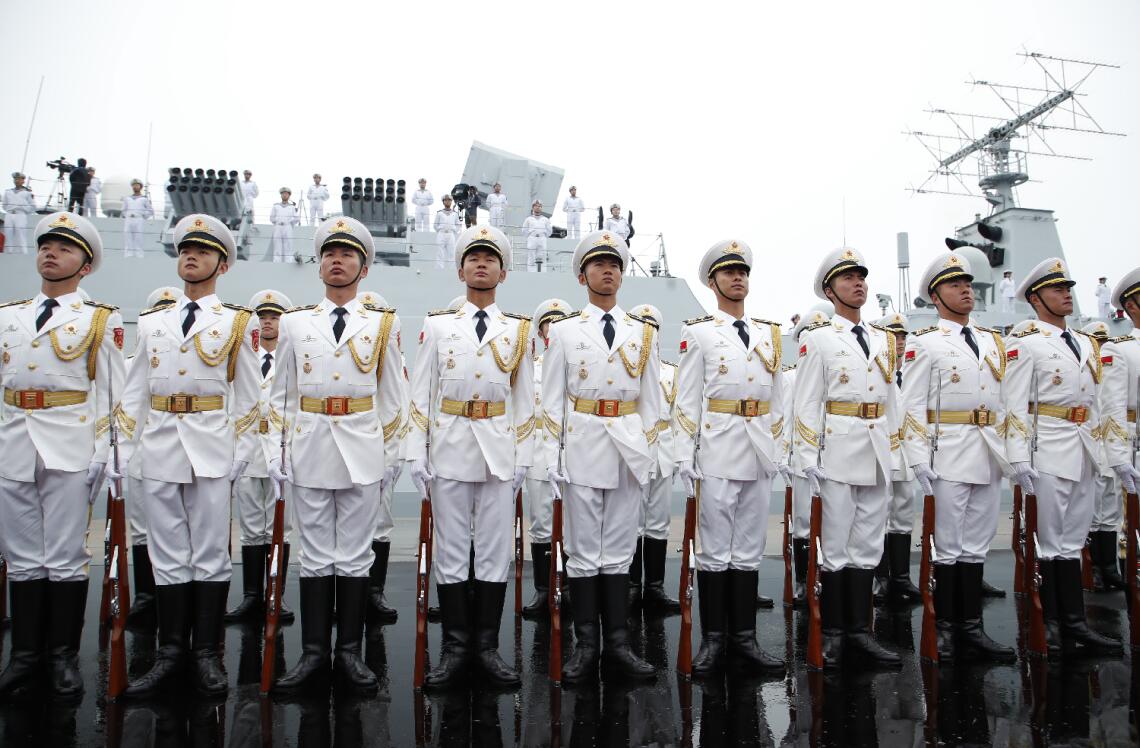 習近平出席慶祝人民海軍成立70周年海上閱兵活動