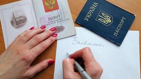 普京稱獲得俄羅斯身份的簡化程序可以擴展到全部烏克蘭人 (圖源G俄新社)