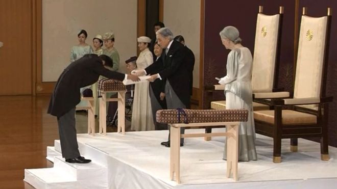 日本明仁天皇出席在皇宮u松之廳v舉行的u退位禮正殿之儀vC圖/路透社