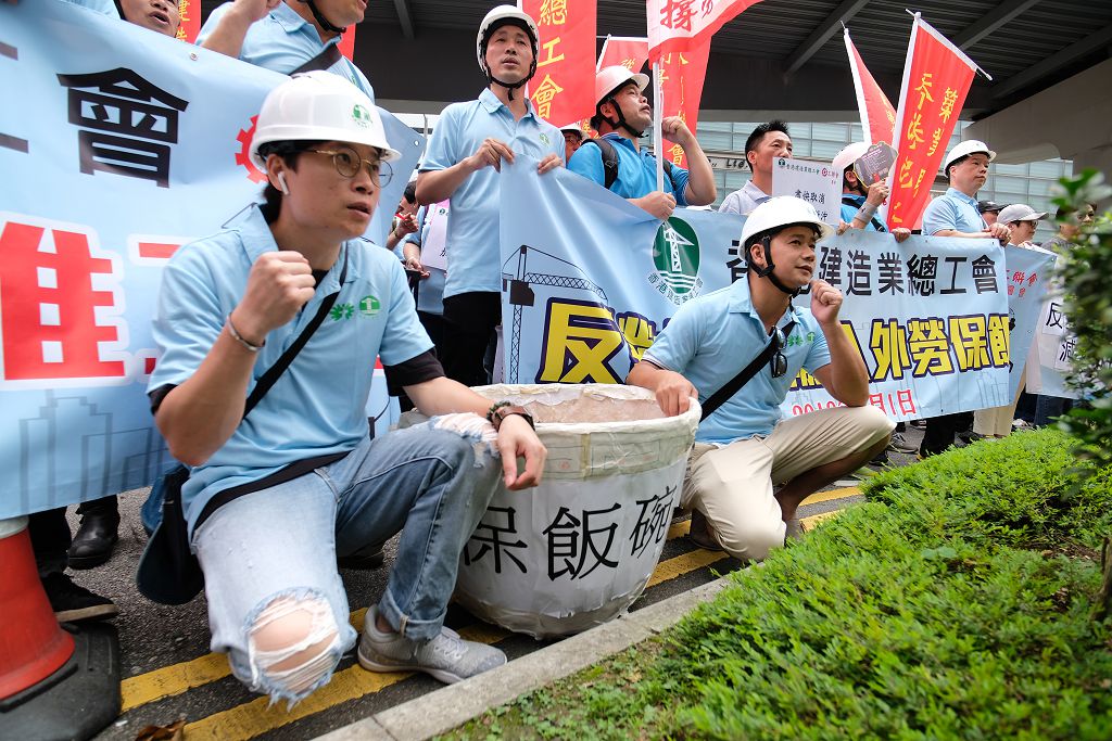 香港工聯會舉行遊行，要求政府為極端天氣情況下停工安排立法
