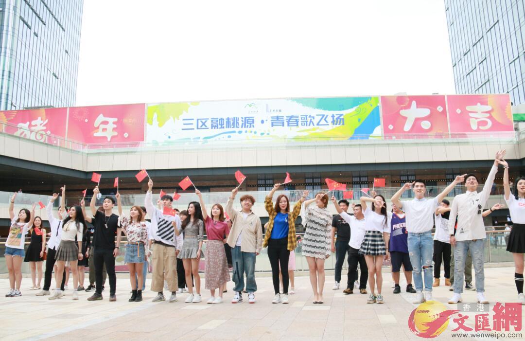 青春風貌共迎五四。記者石華 攝 青春風貌共迎五四。記者石華 攝