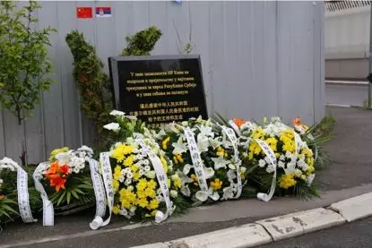 當地時間5月7日上午A中塞雙方在貝爾格萊德舉行儀式A悼念在炸館事件中遇難的3位中國記者C墾迪攝