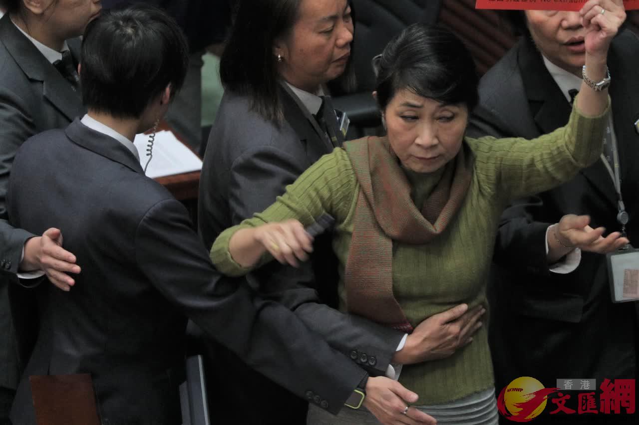 反對派立法會議員毛孟靜被驅逐