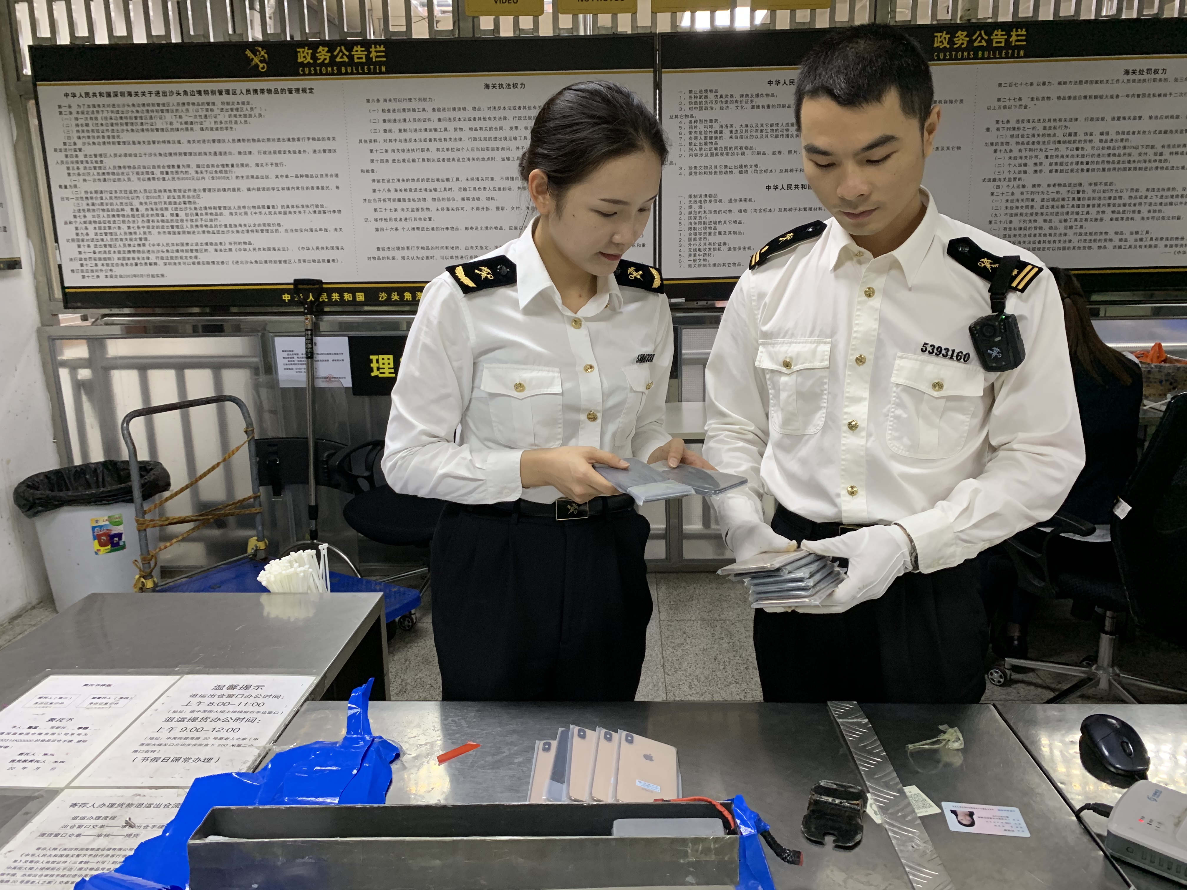 女子改裝電動車藏匿走私iPhone手機]何花 攝^