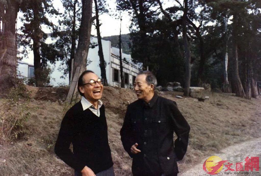 貝聿銘(左)與陳從周教授在北京香山飯店(同濟大學提供)