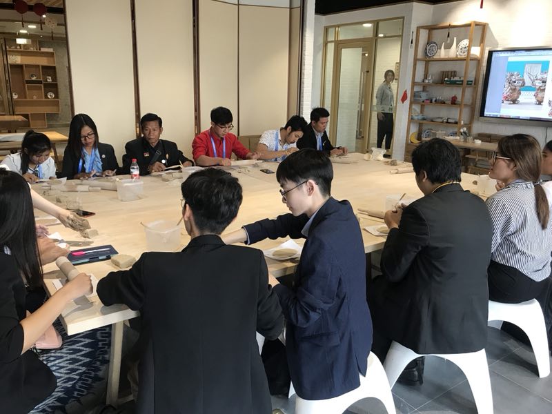 亞洲文化對話大會各國青年代表來到宋慶齡基金會體驗中華傳統文化——中國陶藝等 （受訪人供圖）