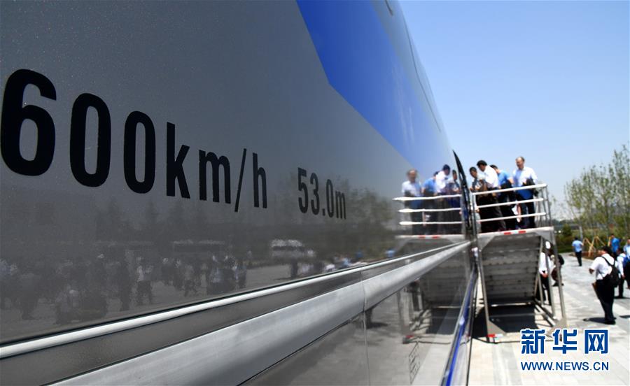 5月23日A參觀人員登上時速600公里高速磁浮試驗樣車參觀C新華社