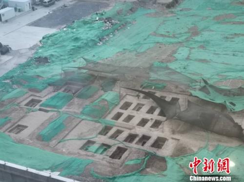 清華大學內施工現場發現一片古墓C中新社