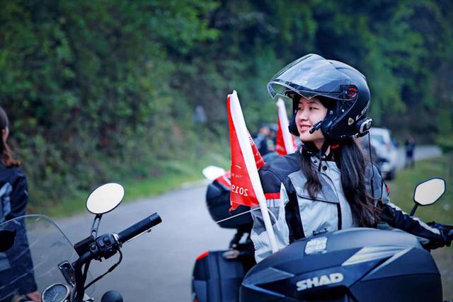 參加2019中國首屆m古道鐵騎n重走茶馬古道活動的女騎手 