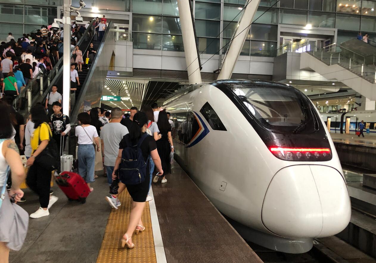 梅汕高鐵擬於9月通車A屆時從廣州B深圳坐高鐵3個多小時均可到達梅州C