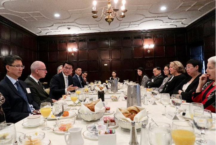 邱騰華在紐約與多個界別的領袖會面]政府新聞處圖片^