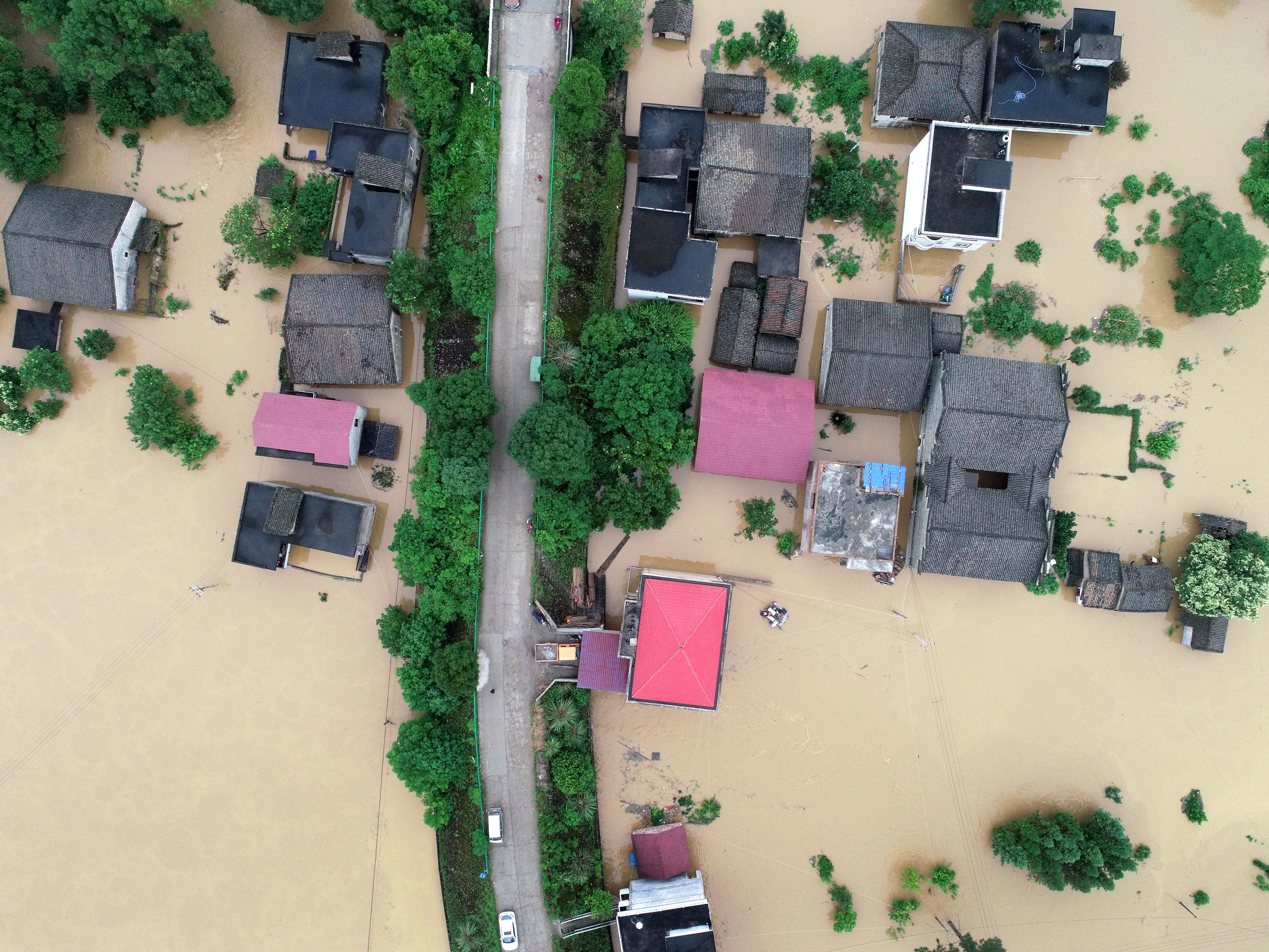 這是6月9日無人機拍攝的江西省吉安市永新縣在中鄉排形村受災情況C新華社 