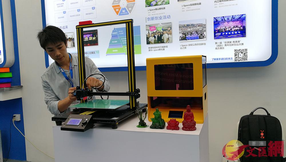 清華i-space展示的3D打印機(黃仰鵬攝)