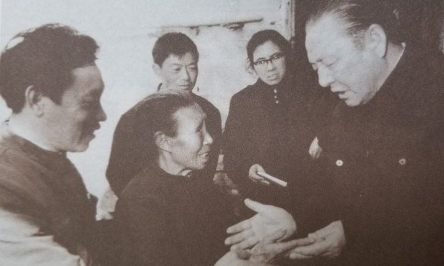 1985年11月A習仲勛在江西農村調查研究A訪貧問苦C