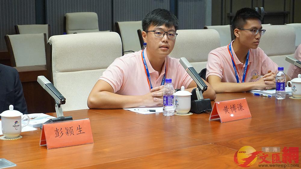 香港青年學生代表發言 張聰攝