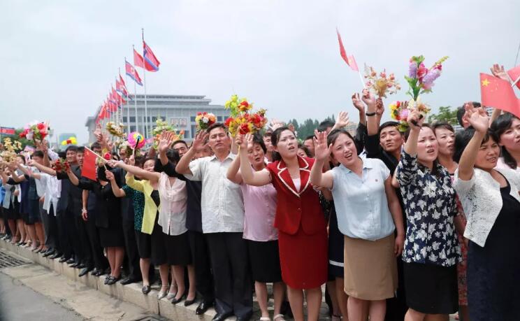 這是朝鮮民眾在平壤街頭熱烈歡迎習近平C