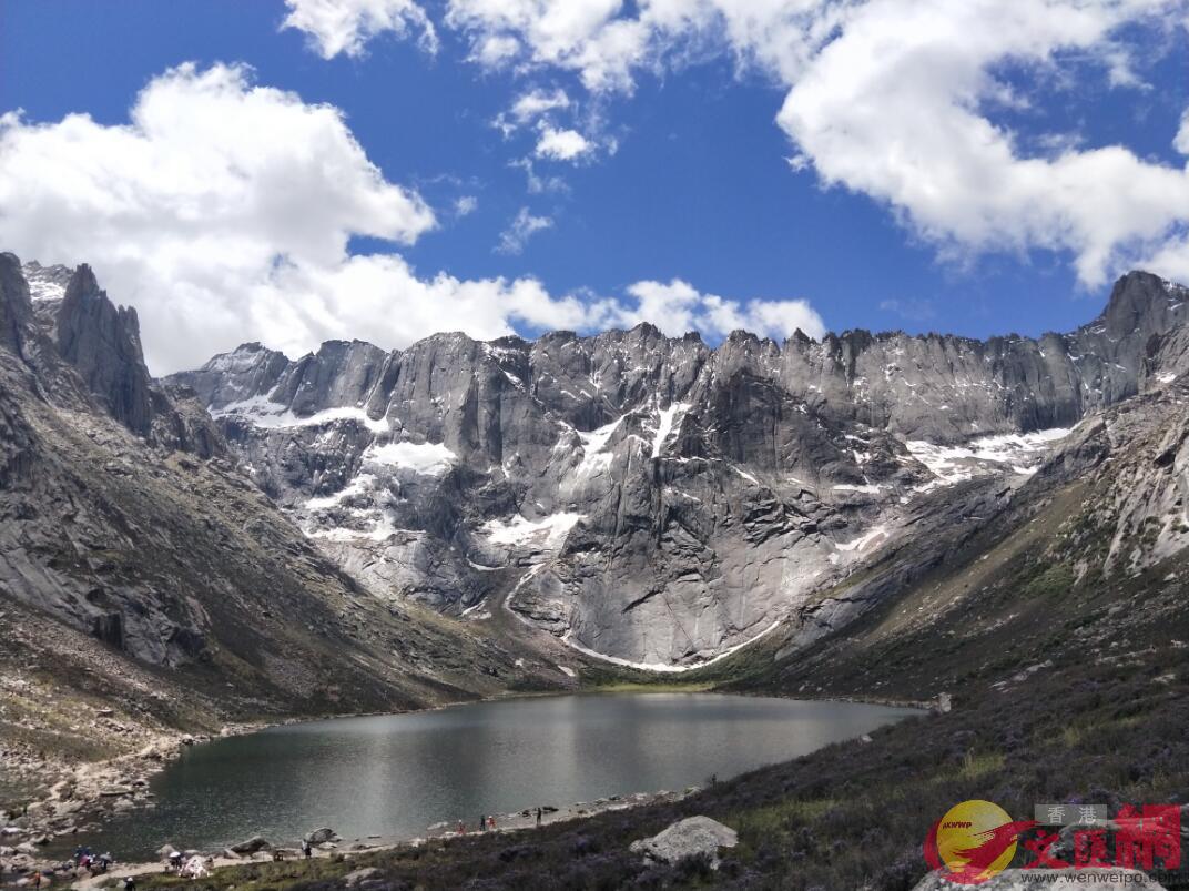 海拔4200米的扎尕爾措湖C記者朱燁 攝
