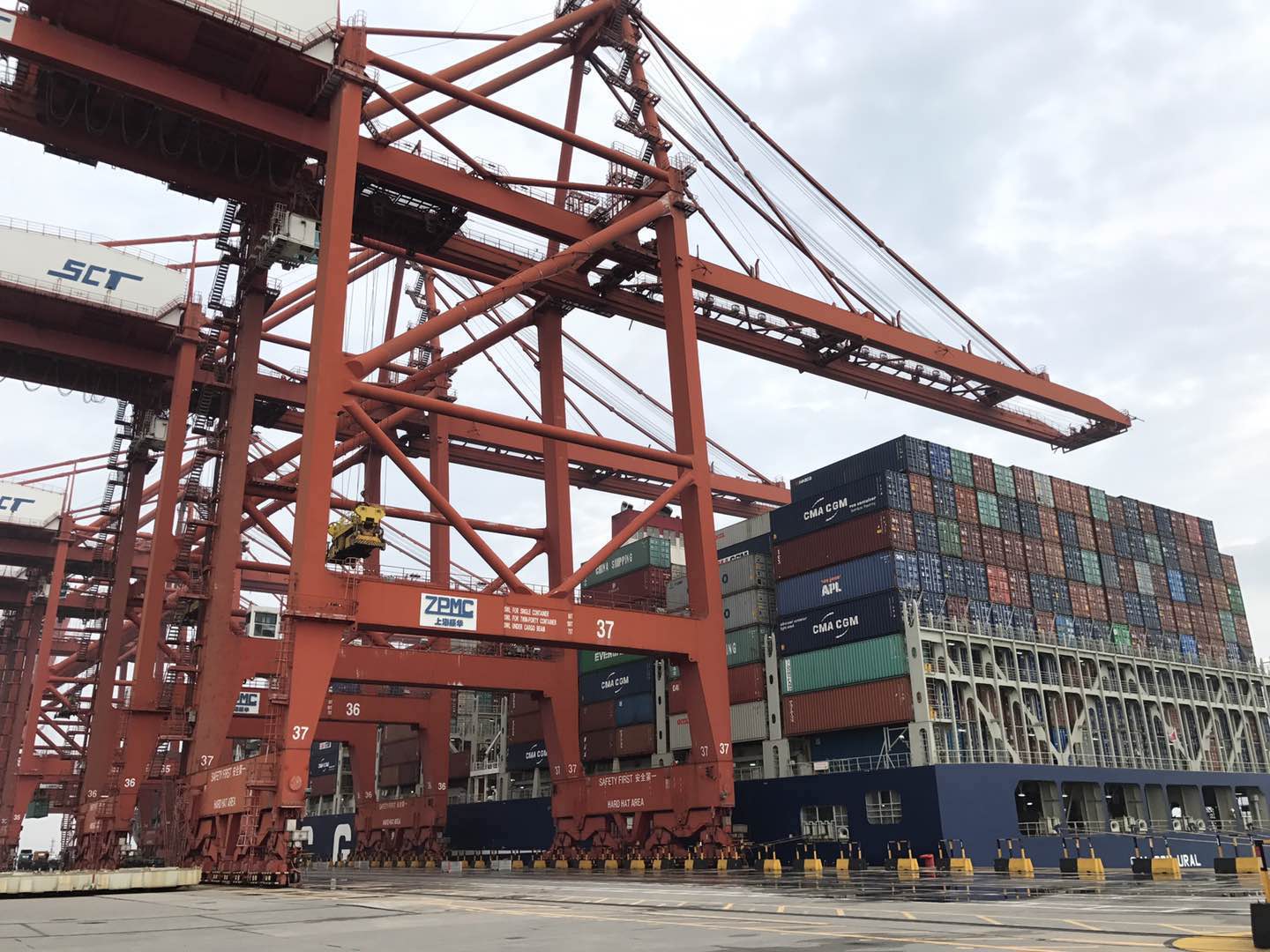 港口運營越來越智慧A深圳港口未來實現無人化運作